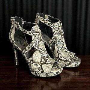 GBG by Guess 7M Sexy Black & White Snakeskin Stiletto Platform Heels Strappy